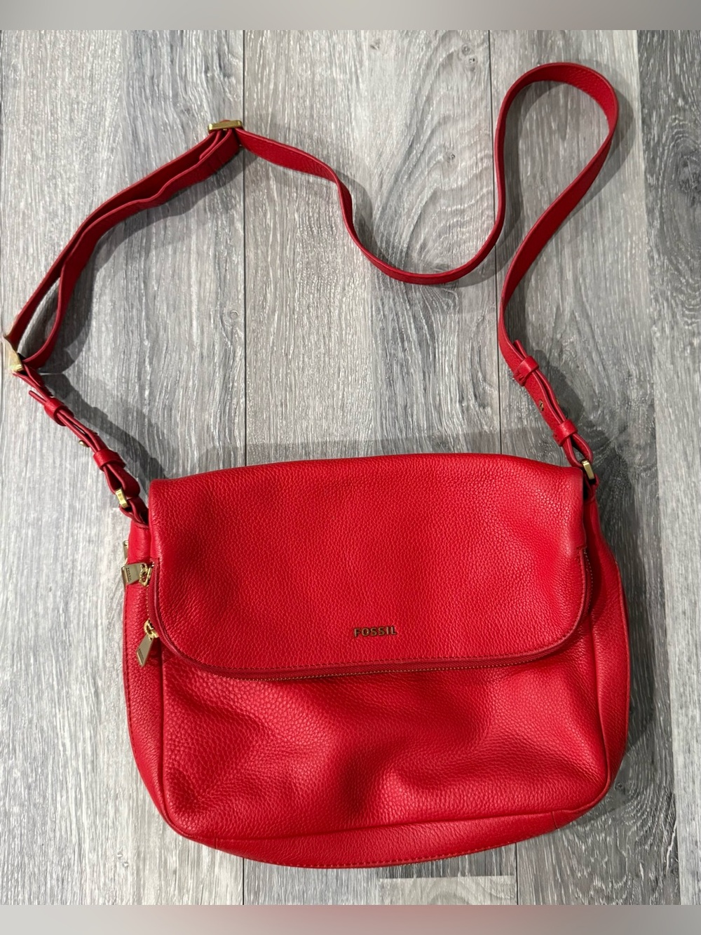 Fossil Red Pebbled Leather Crossbody Bag with Adjustable Strap and gold hardware
